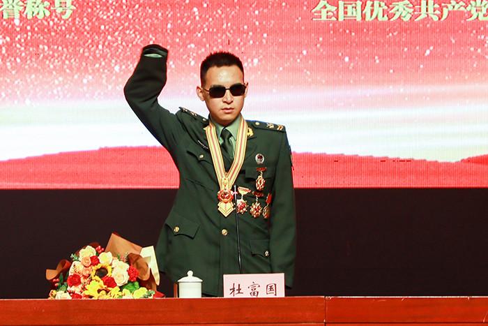 向杜富國學(xué)習大會(huì )召開(kāi)