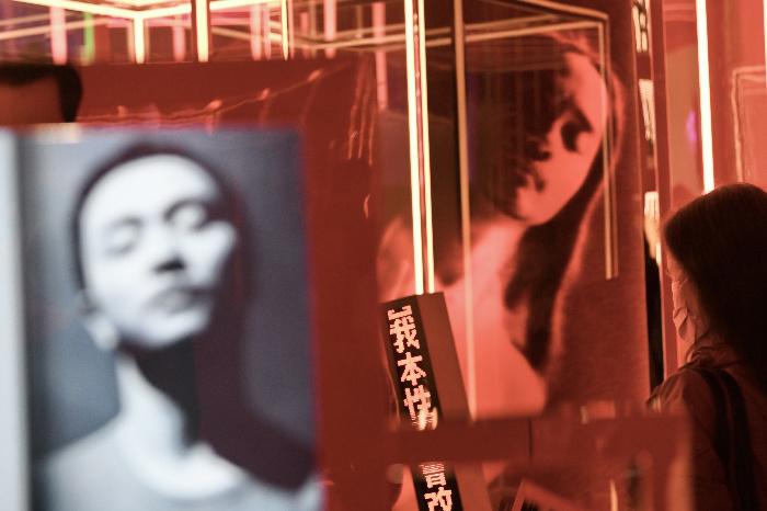 香港大批“哥迷”參觀(guān)“繼續寵愛(ài)·張國榮紀念展”