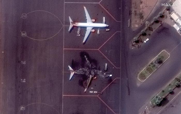 蘇丹首都喀土穆國際機場(chǎng)內多架客機被燒毀