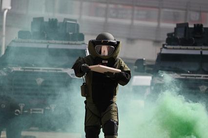 長(cháng)春特警排爆手：搜排爆線(xiàn)上的逆行者