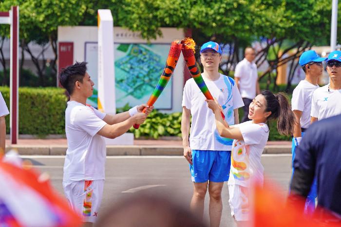 成都大運會(huì )火炬哈爾濱站傳遞啟動(dòng)