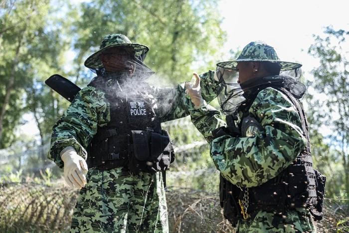 新疆阿勒泰民警在“蚊蟲(chóng)王國”巡邊
