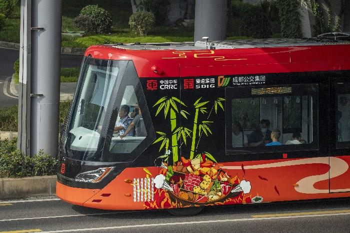成都“智軌列車(chē)”載客試運行