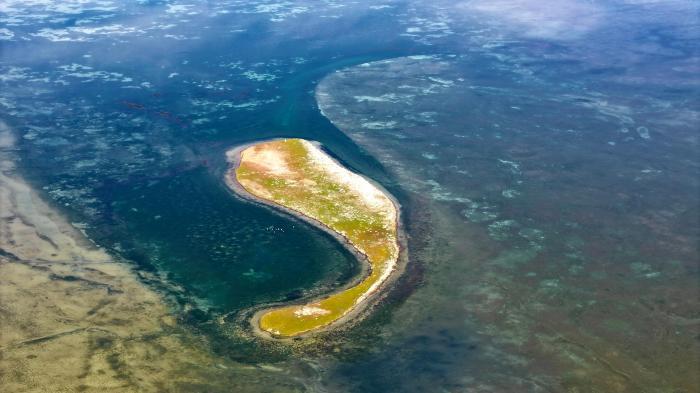 俯瞰長(cháng)江正源沱沱河班德湖