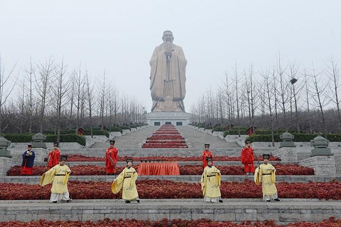 探訪(fǎng)尼山圣境 雪中感受儒風(fēng)雅韻的“中國風(fēng)度” 