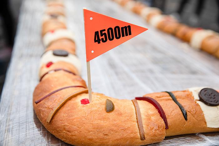 墨西哥民眾制作4500米長(cháng)面包