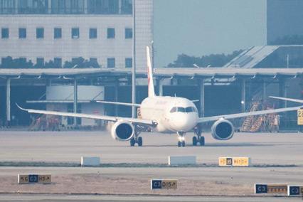 東航C919國產(chǎn)大飛機執飛第三條定期航線(xiàn)“滬陜快線(xiàn)”