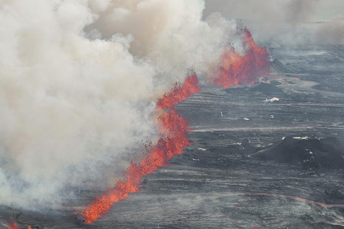 冰島火山噴發(fā)裂縫長(cháng)約3.4公里 