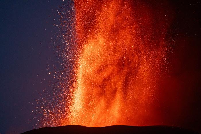意大利兩座火山持續噴發(fā)