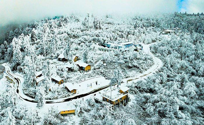 四川石棉王崗坪雪景宛若童話(huà)世界