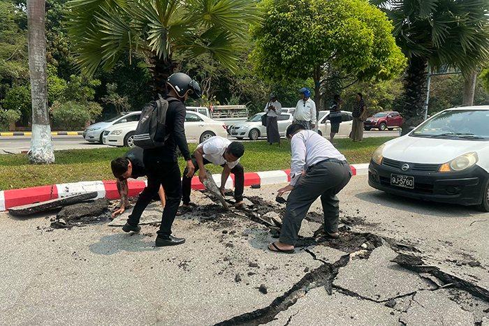 強震過(guò)后 緬甸首都道路現裂痕建筑倒塌受損