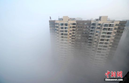 長(cháng)沙遭大霧鎖城 煙霧飄渺猶如天宮