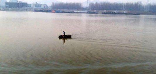 安徽巢湖自來(lái)水取水區出現漂浮物