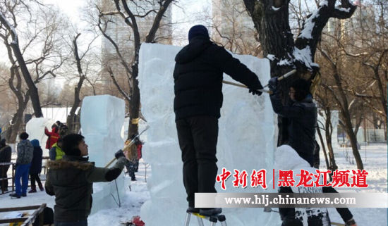東北石油大學(xué)在黑龍江省大學(xué)生冰雕藝術(shù)創(chuàng  )作大賽中獲金獎