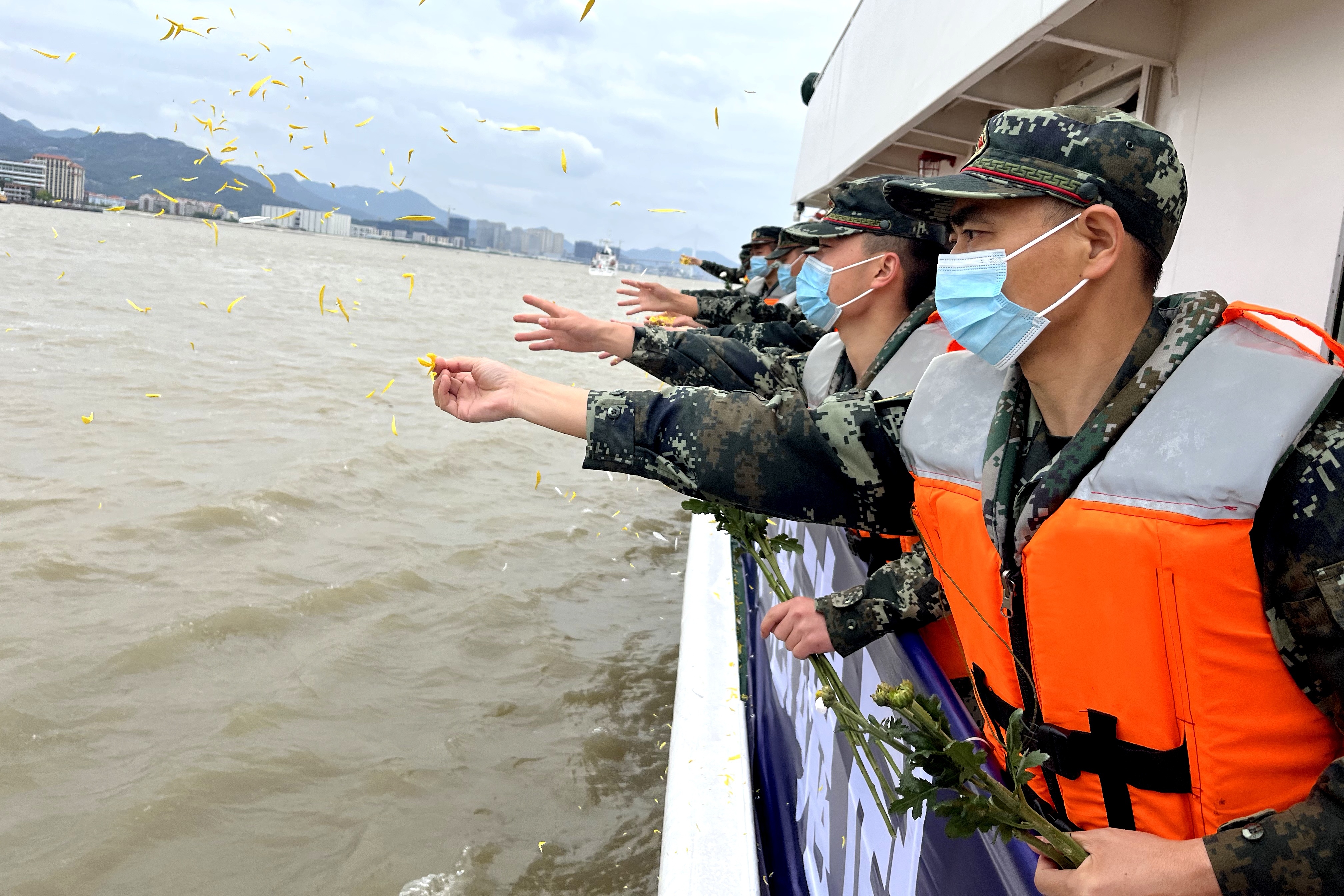 海上鳴笛、線(xiàn)上緬懷 福州海警多種方式祭英烈