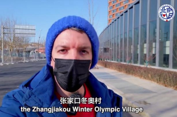 運動(dòng)員公寓什么樣？英國小哥玩嗨了