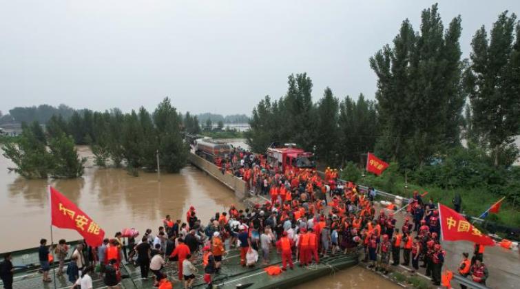 “逆行”重器中流擊水，創(chuàng  )造救援速度奇跡<p>以精銳之“能”，護百姓之“安”，每一次極速救援，都是一場(chǎng)全力以赴，是承諾更是本色。<p>