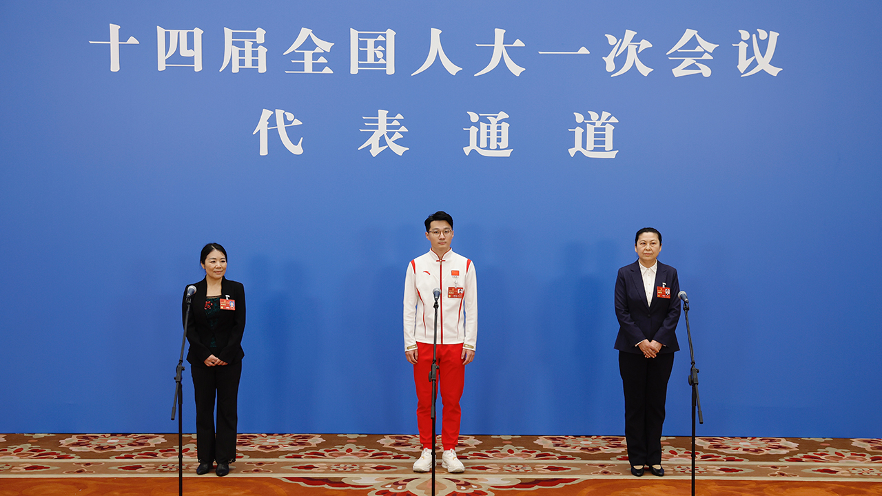 十四屆全國人大一次會(huì )議舉行第三場(chǎng)“代表通道”采訪(fǎng)活動(dòng)