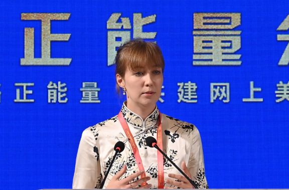 愛(ài)麗克斯·波茲達耶娃：站在外國人的視角 講述中國故事