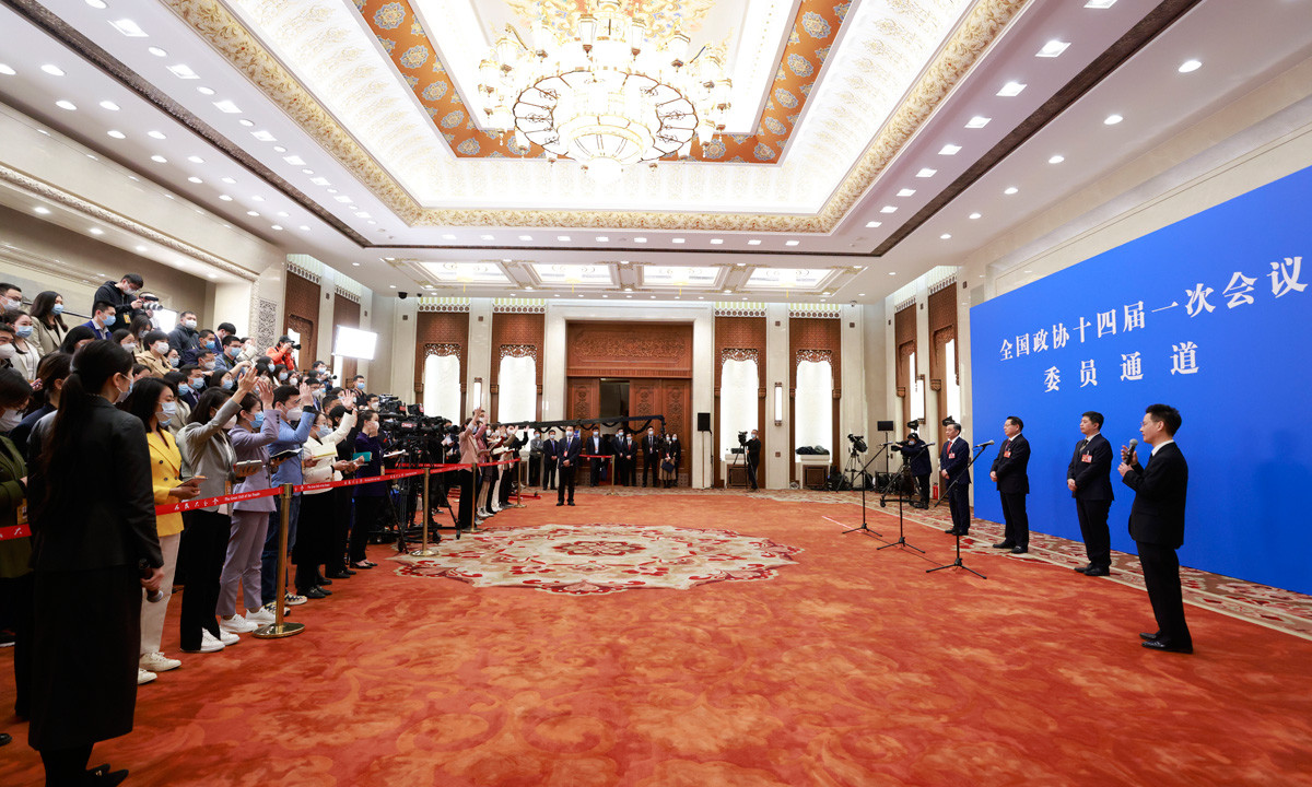 全國政協(xié)十四屆一次會(huì )議第三場(chǎng)“委員通道”集體采訪(fǎng)活動(dòng)舉行