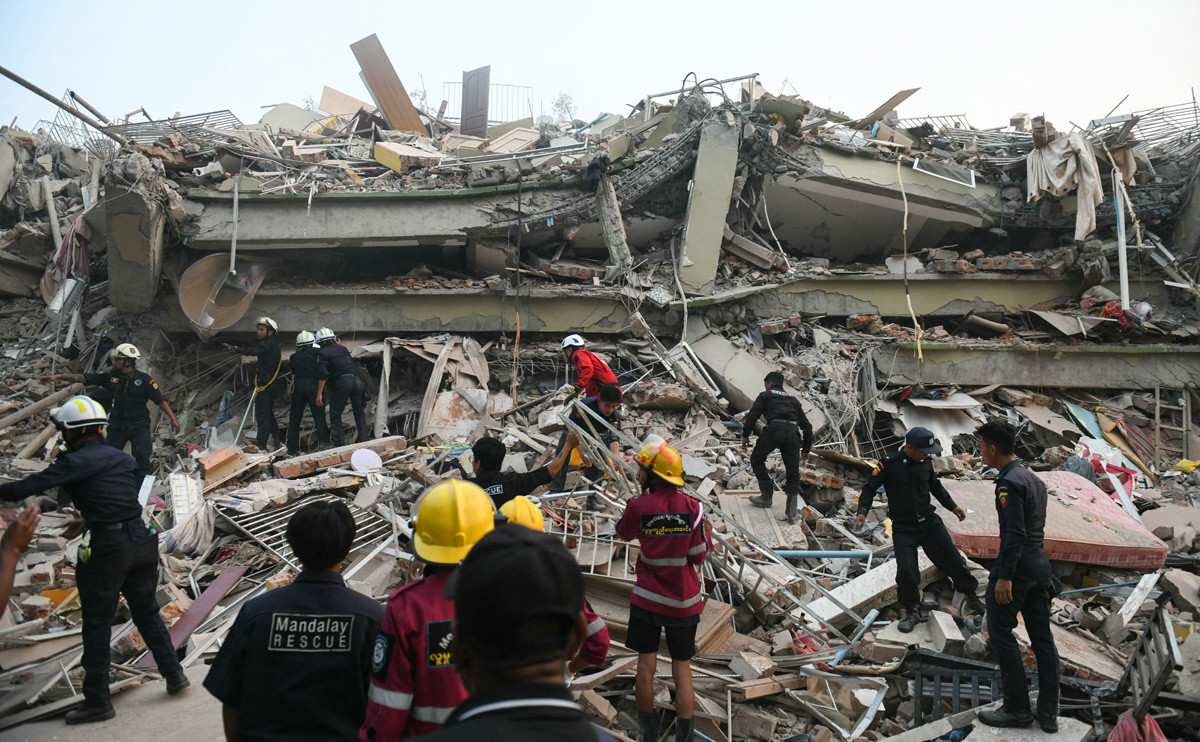 強震造成緬甸曼德勒建筑物倒塌損毀 當地救援持續進(jìn)行