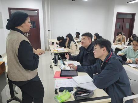 埃及青年艾小英：翻譯為“橋”文學(xué)為“媒”，讓讀者感知中國