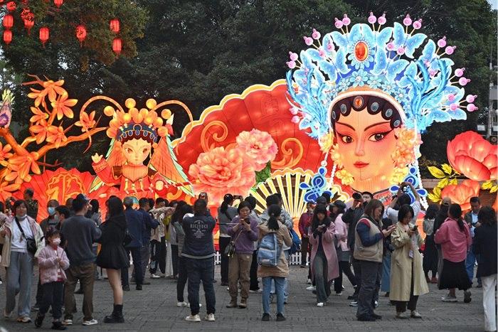 2025粵港澳大灣區燈會(huì )亮燈迎客