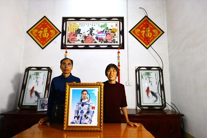 探訪(fǎng)航天員陳中瑞老家：激動(dòng)交織著(zhù)忙碌